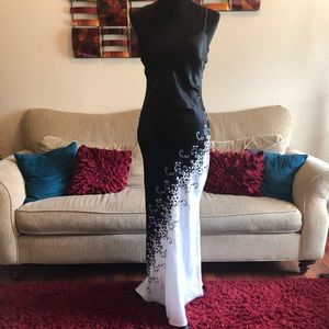 Black and White Form fitted gown